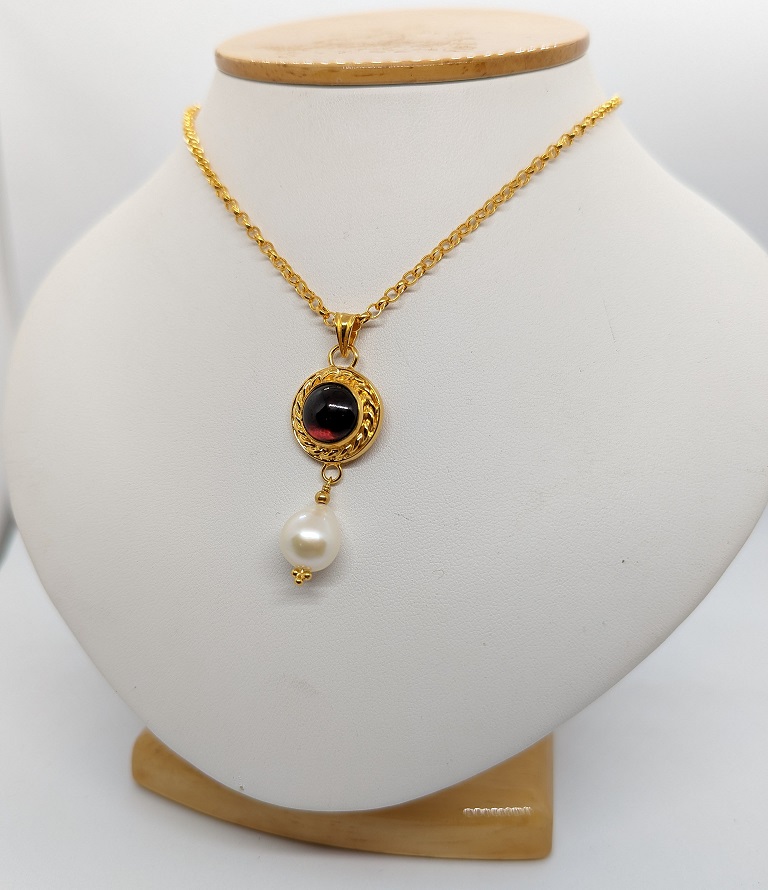Garnet and pearl drop pendant - Image 2