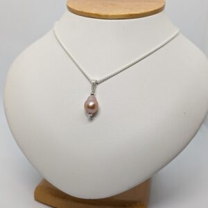 Baroque pink pearl pendant